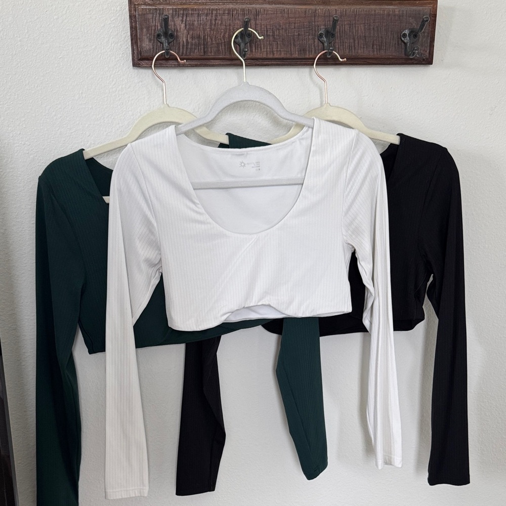 Ribbed Long Sleeve Scoop Crop Top - White